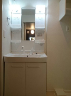 明るい洗面所です