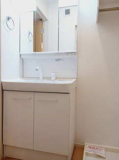 明るい洗面所です