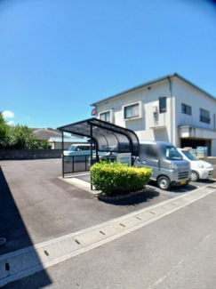 車をお持ちの方に嬉しい駐車場付きの物件です