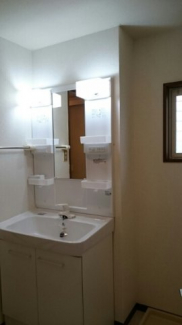 明るい洗面所です