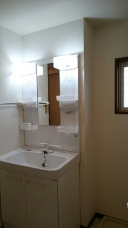 明るい洗面所です