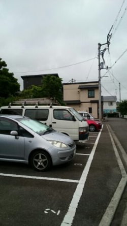 駐車場があるので、車を買う予定の方も安心です