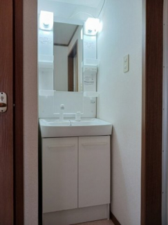 明るい洗面所です