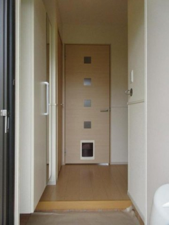 毎日通る玄関はこちらです