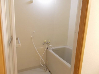 コンパクトで使いやすいお風呂です