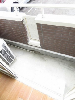 開放的で明るい空間を演出してくれるバルコニーです