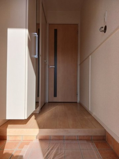 落ち着いた玄関です