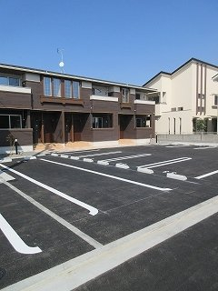 駐車場があるので、車を買う予定の方も安心です