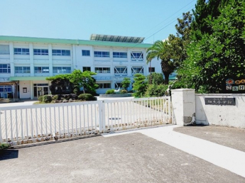 松山市立羽生小学校様まで1700m