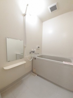 コンパクトで使いやすいお風呂です