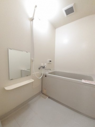 コンパクトで使いやすいお風呂です