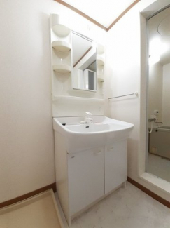 明るい洗面所です