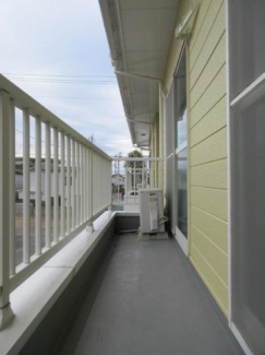 落ち着いた時間を過ごせるバルコニーです