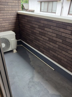 暖かな日差しのふりそそぐバルコニー