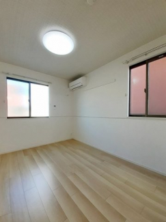 内装は落ち着いています