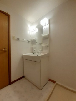 明るい洗面所です