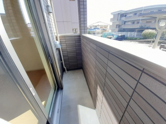 バルコニーからの眺めを楽しみながら食事をしませんか