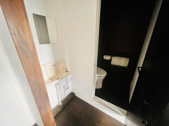 松山市南久米町のビルの画像