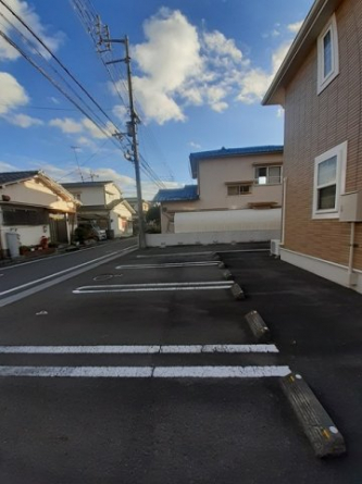 駐車場があるので、車を買う予定の方も安心です