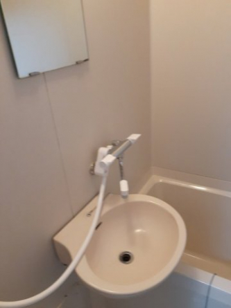 明るい洗面所です