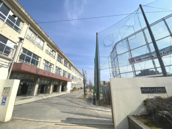 大久保中学校まで約980ｍ