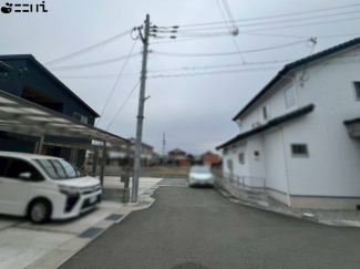 【前面道路含む現地写真】