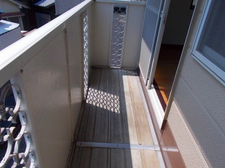 開放的で明るい空間を演出してくれるバルコニーです