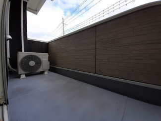 お洗濯にも便利なバルコニー付き