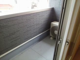 落ち着いた時間を過ごせるバルコニーです