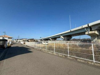 前面道路を東から撮影