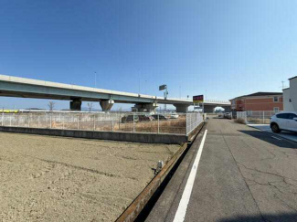 前面道路を西から撮影