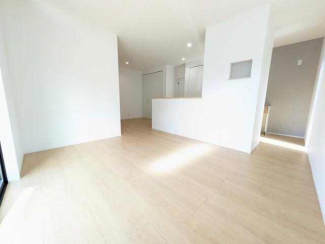 降り注ぐ陽光をいっぱいに浴びて、ライトと共にＬＤＫ全体を明る