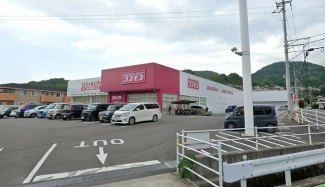 ディスカウントドラッグコスモス砥部店まで500m