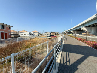 物件北側の歩道です。