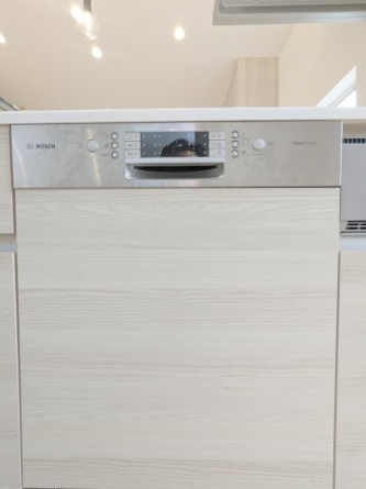 キッチンには食器洗い乾燥機がついています。