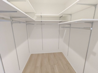 寝室には収納力たっぷりのクローゼットがあります。