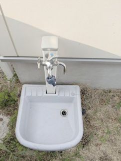 外付け水栓があるので便利です。