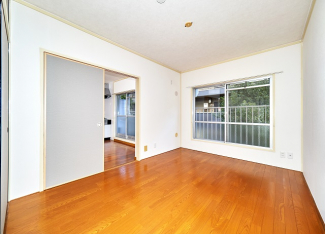 リビングの隣、6帖洋室