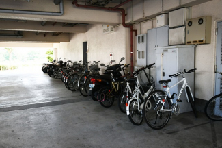 ピロティの駐輪場