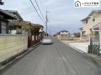 【前面道路含む現地写真】