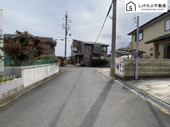 【前面道路含む現地写真】