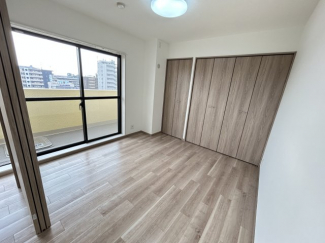 ゆったりした洋室です