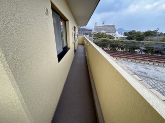 バルコニーからの眺めを楽しみながら食事をしませんか