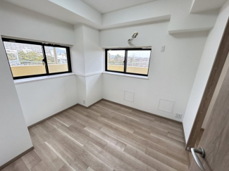 明るい洋室です