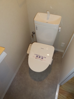 トイレ新調！温水洗浄暖房便座付！