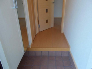 落ち着いた玄関です