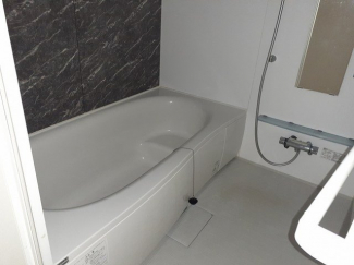 コンパクトで使いやすいお風呂です