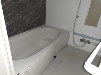 コンパクトで使いやすいお風呂です