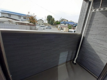 お洗濯にも便利なバルコニー付き