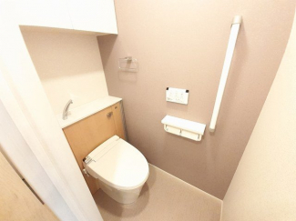 清潔感のあるトイレです